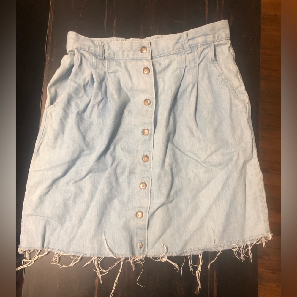 Gotcha Covered Size 12 Distressed Denim Skirt with Buttons
